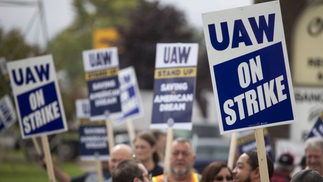 231030092513-01-uaw-gm-strike-092923-file